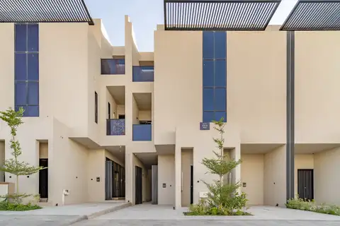 تاون هاوس للبيع جنوب طريق الملك سلمان في حي النرجس، الرياض بمساحة 272 م²